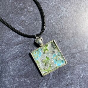 和柄ネックレス ペンダント 黒紐調節 レジン