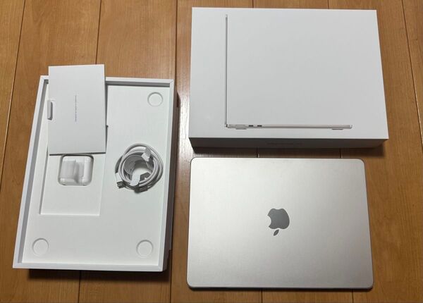 Apple M3 13インチMacBook Air スターライト 512GB