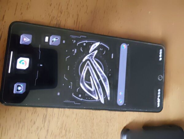 ASUS ROG phone 8 pro