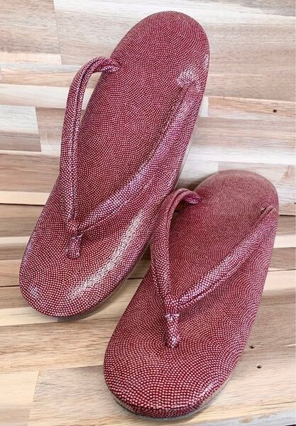 和装 草履 レトロ 小絞りピンク系 レッド 赤 Sサイズ程 未使用22cm 22.5cm 本皮 小絞り 和服 や 着物 に合う履物