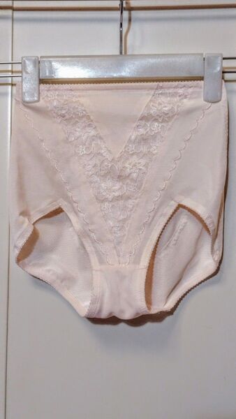 補正下着・ ショートガードル (size=S〜M相当)ヒップアップ 骨盤補正 ツルツルスベスベ硬め素材 (色:淡ピンク)