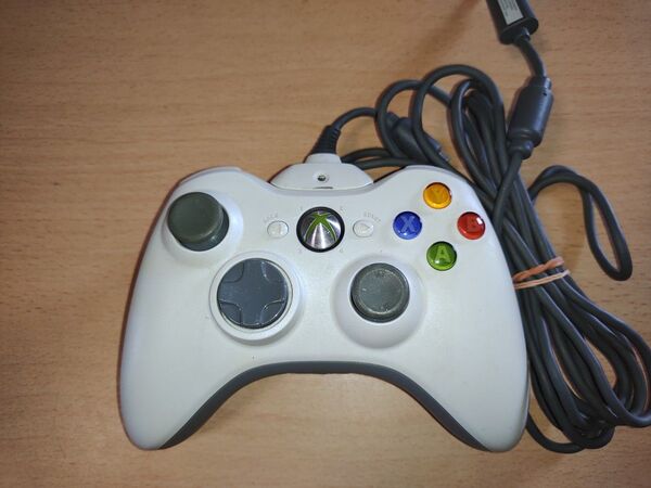XBOX360 マイクロソフト純正 有線/無線兼用コントローラー 白