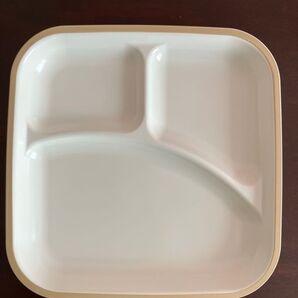 ニトリ 四角仕切り皿 割れにくい
