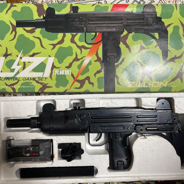 ツクダホビー ウージー サブマシンガン 1/1サイズ 光線銃 UZI ジリオン
