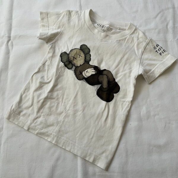 UNIQLO KAWS Tシャツ 100cm ホワイト 半袖Tシャツ