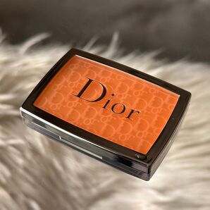 DIOR バックステージ ロージーグロウ 004 コーラル