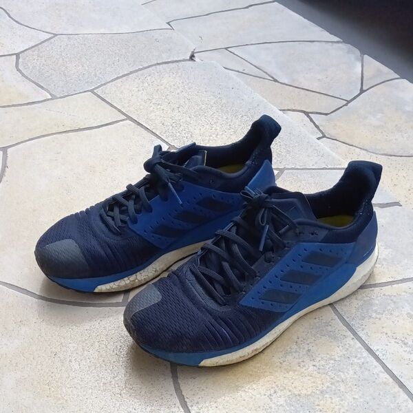 adidas スニーカー28cm ランニングシューズ