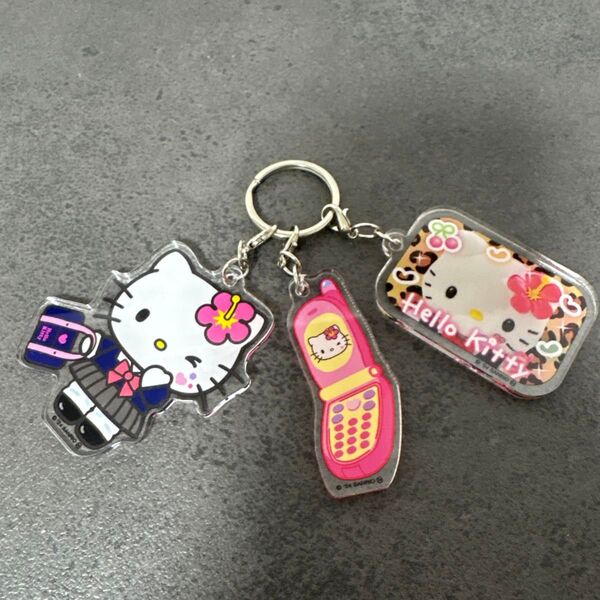 【格安】Sanrio サンリオ ハローキティ 3連アクリルチャーム キーホルダー