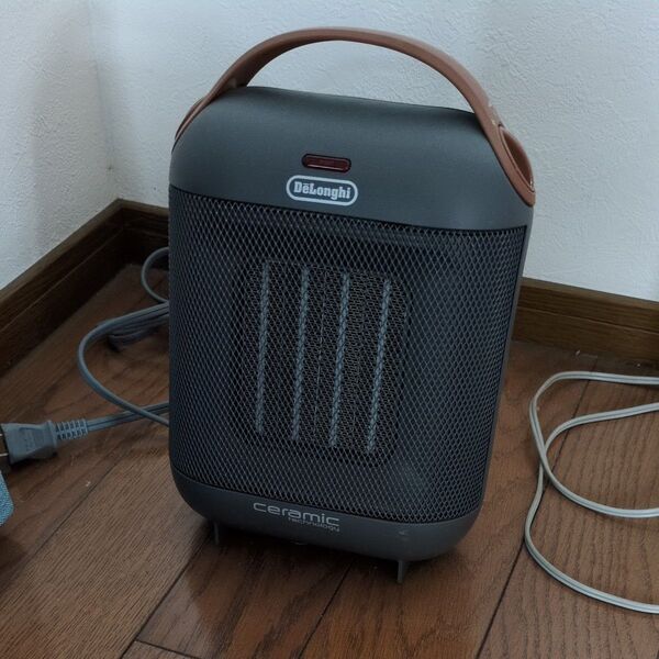 DeLonghi セラミックファンヒーター グレー