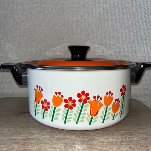 中古訳あり品 昭和レトロ ホーロー鍋 両手鍋 20cm 花柄 レトロポップ