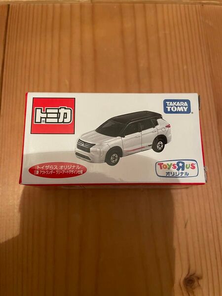 トミカ トイザらス 三菱 アウトランダー ラリーアートデザイン仕様
