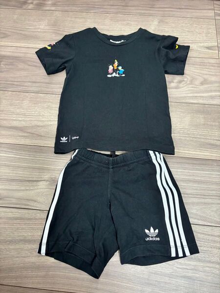 adidasミッキーコラボ キッズセットアップ 90サイズ 上下セット Tシャツ ハーフパンツ