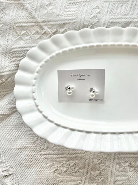 ピアス イヤリング 小ぶり パール ビジュー フラワー 花 デイリー 結婚式 入学式 成人式 卒業式 お呼ばれ 金アレ対応