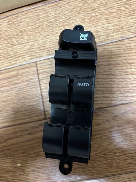 スズキ純正スペーシア5AA-MK53Sのパワーウィンドスイッチ 運転席側