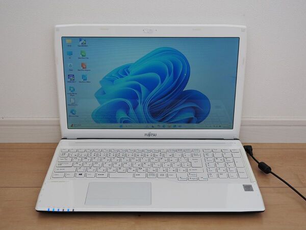 富士通Fujitsu LIFEBOOK AH45/S SSD 512GB Windows11 ホワイト ノートパソコン