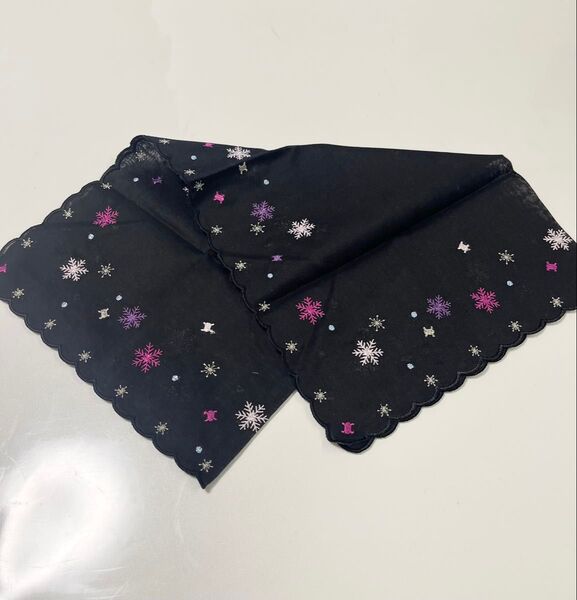 CELINE セリーヌ ハンカチ ハンカチーフ 雪の結晶 刺繍 ブラック ピンク パープル