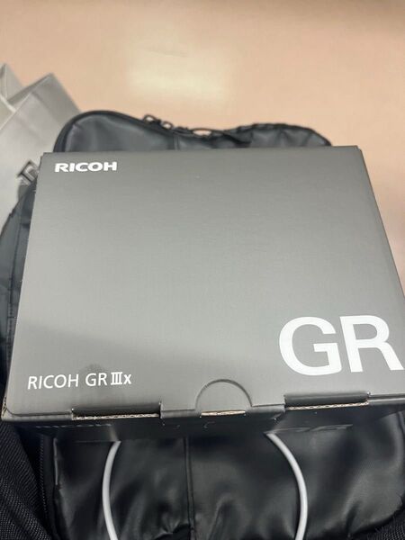 新品 保証書あり RICOH GR IIIx デジタルカメラ リコー IIIx。 2025年5月入