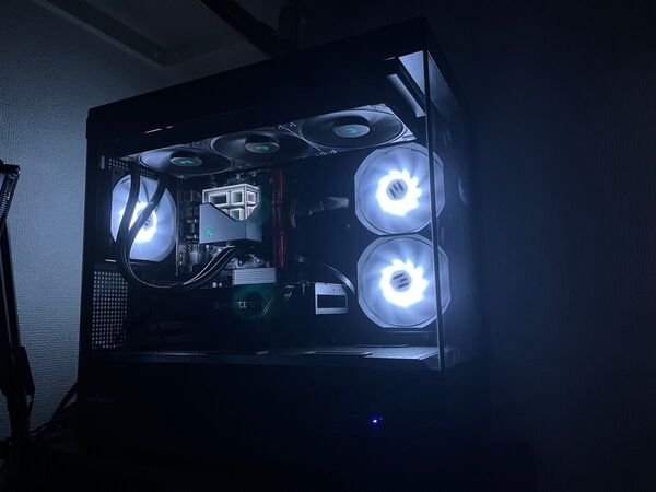 RYZEN 7 5700X 搭載ゲーミングpc ピラーレスケース