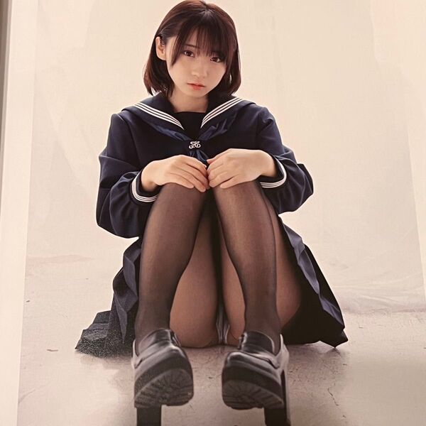 伊織もえ 写真集 1億3000万人の黒タイツ星人!黒だ白だ正義だ悪だ関係ない!!パンツが正義を守るお