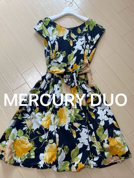 送料込み MERCURY DUO マーキュリーデュオ ワンピース ウエストリボン M サイズ 花柄 ひざ丈