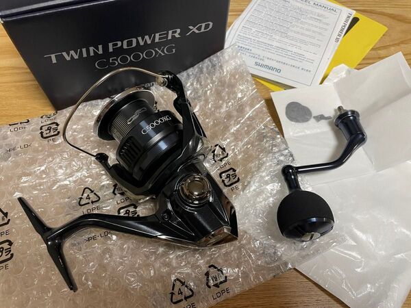 【新品未使用】25 ツインパワー XD C5000XG スピニングリール シマノ