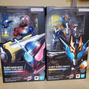 S.H.Figuarts 仮面ライダービルド ラビットタンクフォーム&仮面ライダークローズ