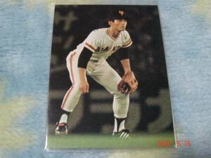 カルビー '77年 プロ野球カード 『ジャイアンツ選手カード：巨vs神 伝統の一戦 特集』 NO.93 （河埜／巨人) 青版 美品
