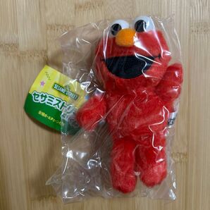 セサミストリートのぬいぐるみ エルモ ガチャ ガチャガチャ