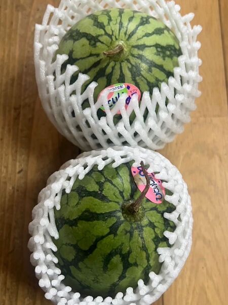 【小玉スイカ ひとりじめ7★約700-800g 2玉セット】ご家庭用 3,300円