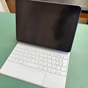 iPadAir第5世代64GBパープルとMagicKeyboardホワイト