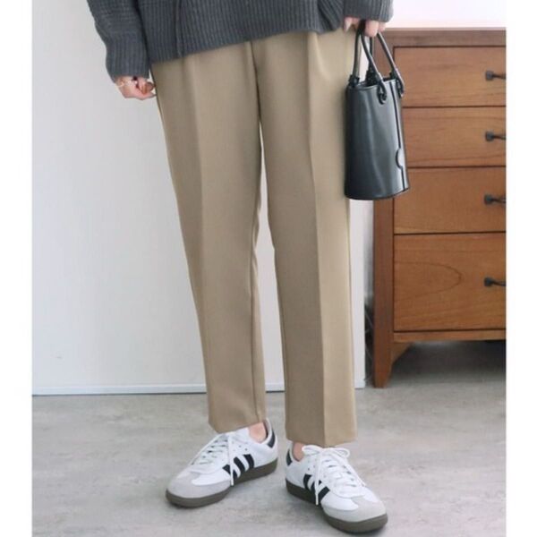 reca 美シルエット センタープレステーパードパンツ レディース