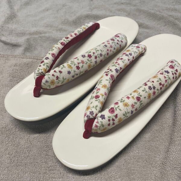 美品 花柄鼻緒の草履 S-02 草履