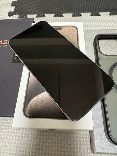 極美品 iPhone15Pro max 256GB SIMフリー ナチュラルチタニウム CASEFINITE ガラスフィルム付