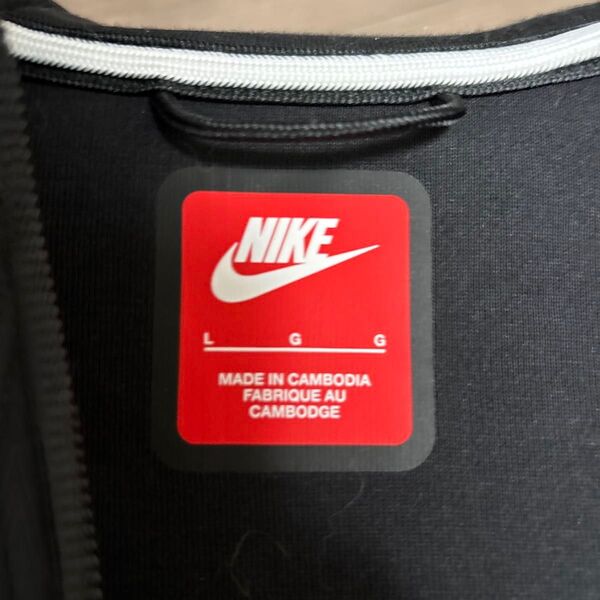 NIKE 新テックフリース