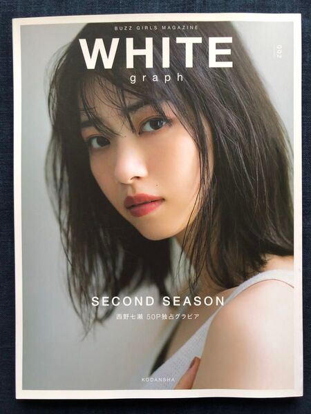 WHITE graph BUZZ GIRLS MAGAZINE 002