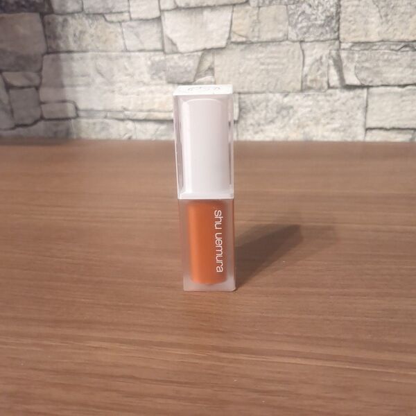shu uemura キヌケアグローアップ OR555(限定色)