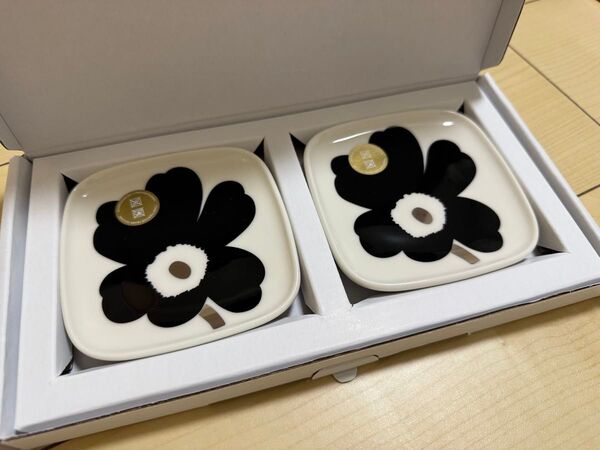 新品 marimekko マリメッコ ウニッコ スクエア プレート 2枚セット