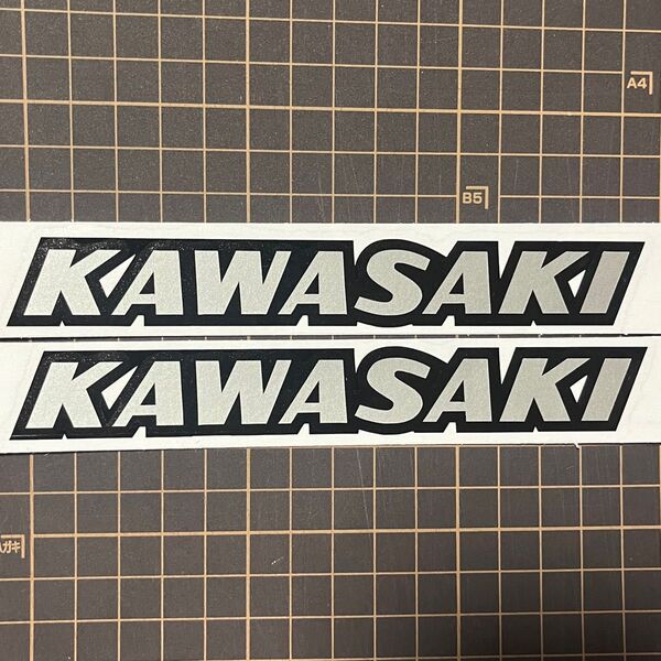 Kawasaki カワサキ カッティングステッカー 旧車 重ね貼り【黒、シルバー】2枚セット
