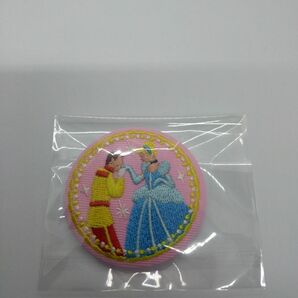 ディズニーキャラクターズ 刺繍缶バッジ《4.シンデレラ》