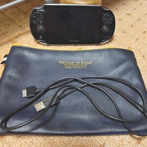 PS Vita 本体 pch1000 ブラック 8GBメモカ ケース付 中古品