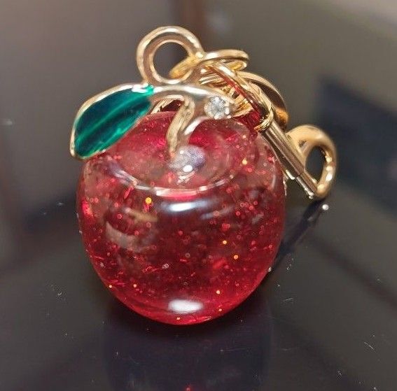 りんご リンゴ キーホルダー キーチェーン レッド 赤 RED 立体的 美品