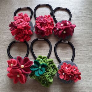 ハンドメイド フェルト花 くるみボタンヘアゴム6個セット ks70