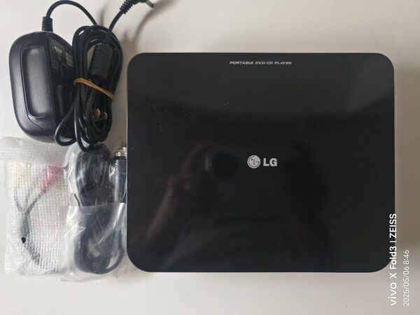 LG ポータブルDVD/CDプレーヤー7インチ 車可
