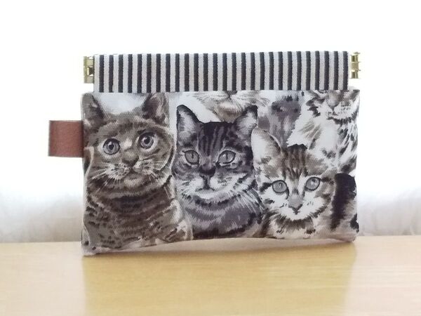 猫柄バネポーチ 小物入れ ハンドメイド ねこ