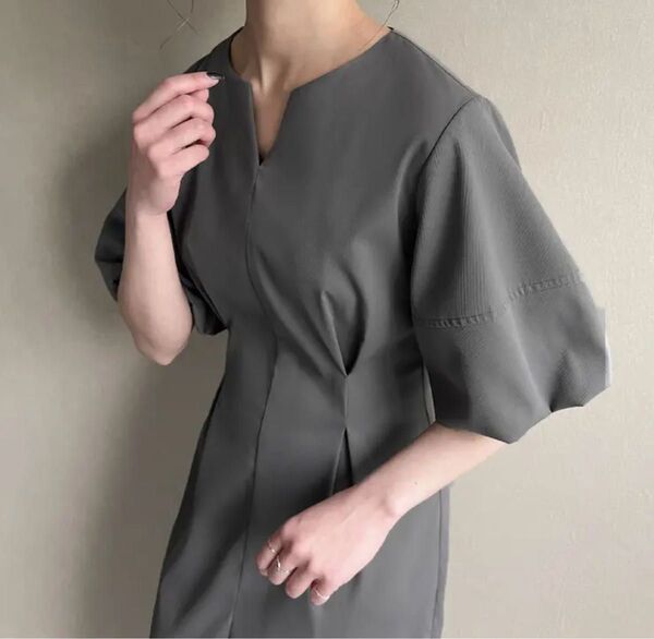 美品 ジュノア ウエストタック袖切り替えワンピース M