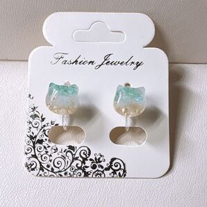 ハンドメイド*ノンホールピアス〜海月ねこ