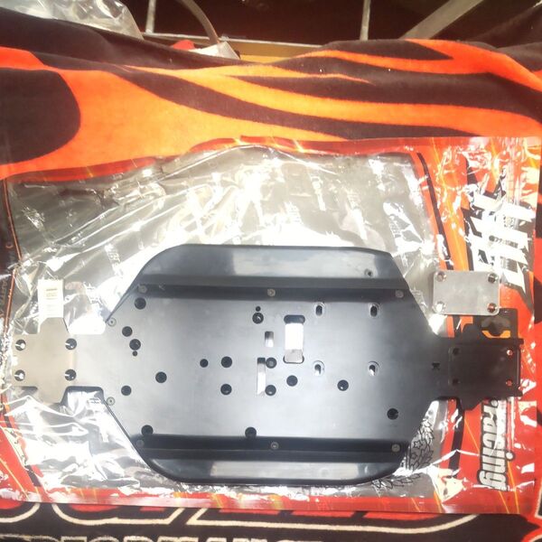 HB シャーシ HPI Racing