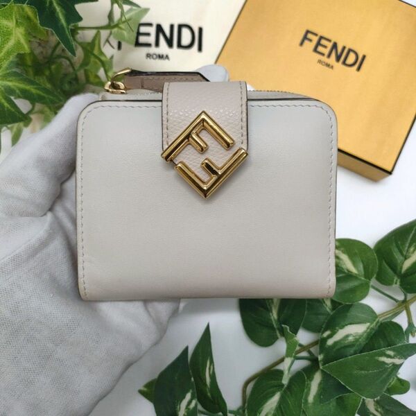 フェンディ 折り財布 FFダイヤモンドウォレット ホワイト レザー