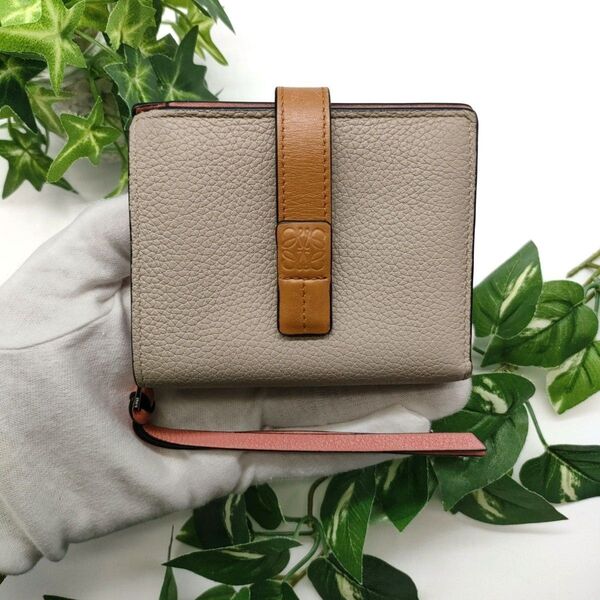 ロエベ 折り財布 コンパクトジップウォレット ベージュ アナグラム LOEWE