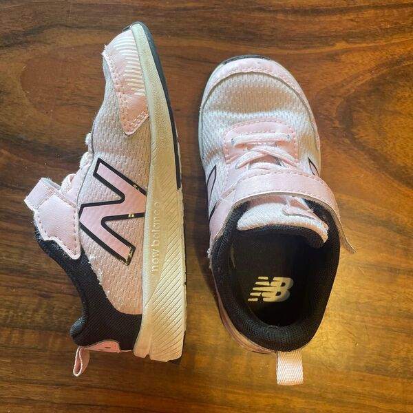 【16cm】New Balance ピンク スニーカー